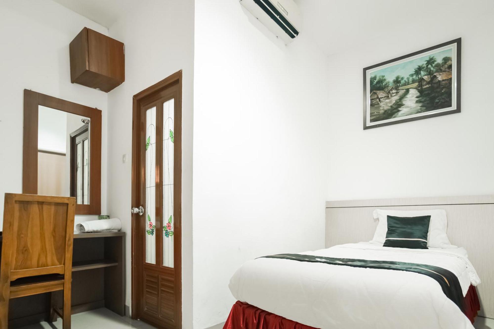 Townhouse Oak Ilir Timur I Near Ptc Mall 4*