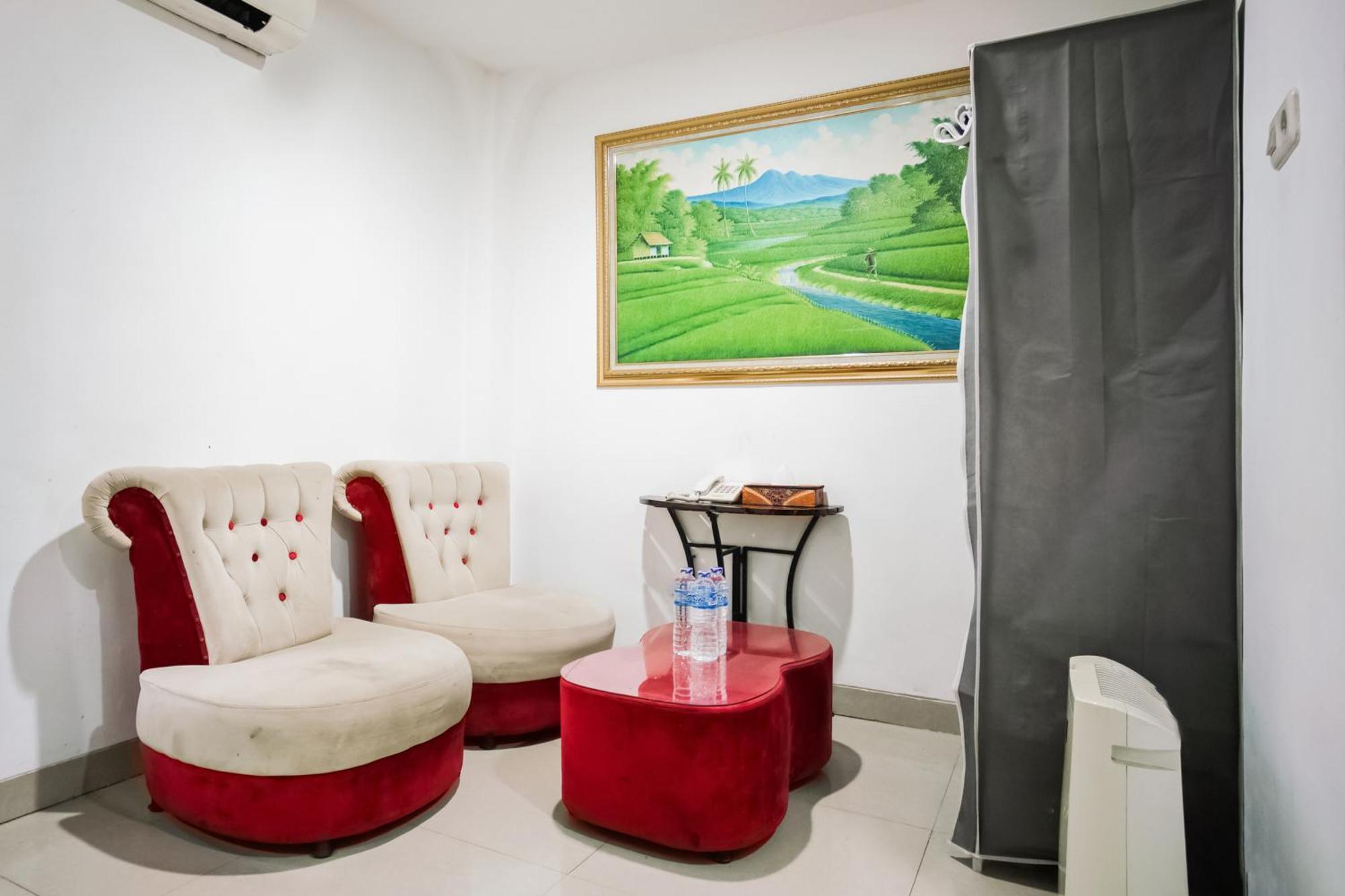 Hotel Townhouse Oak Ilir Timur I Near Ptc Mall 4*