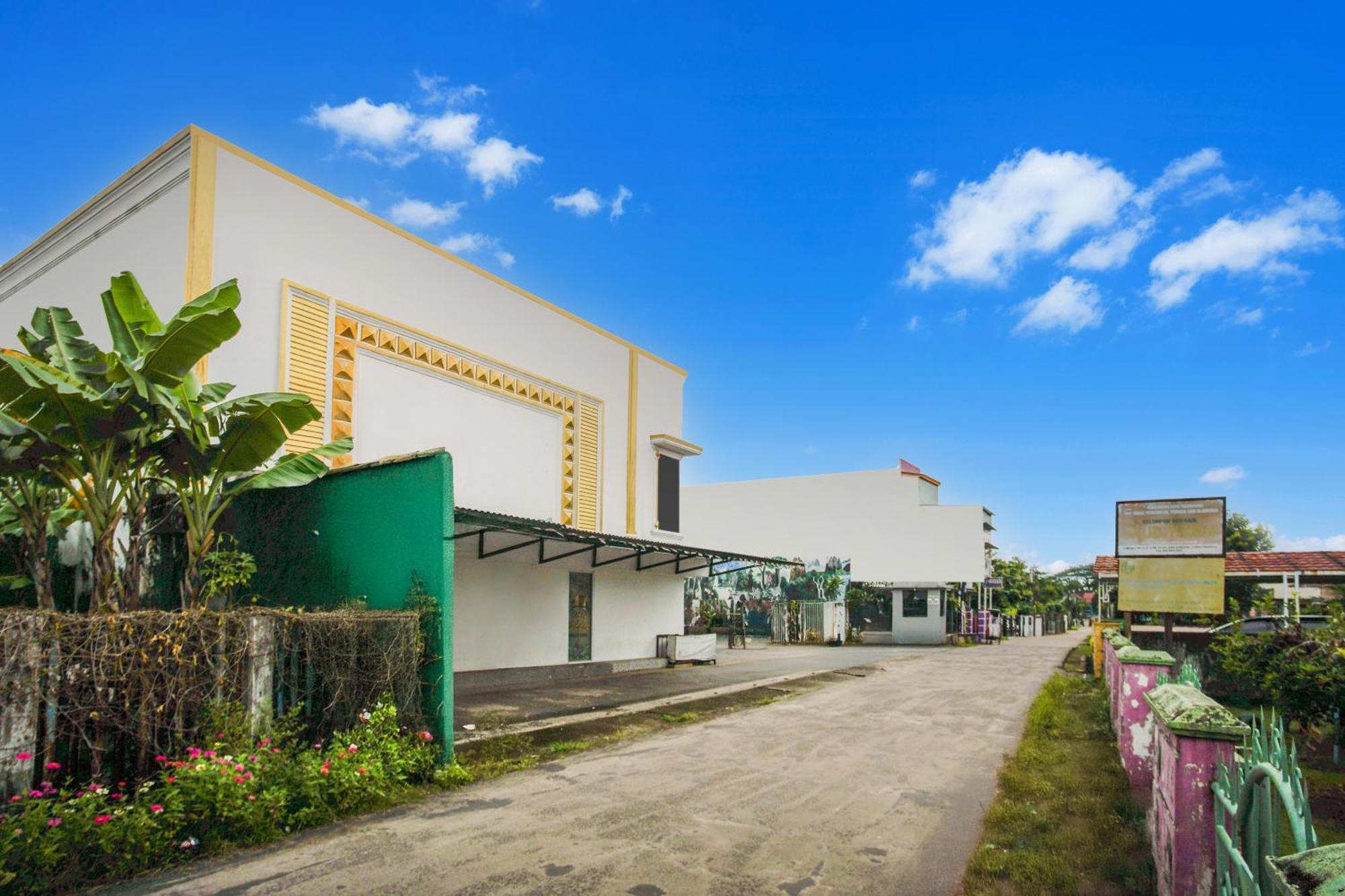 Townhouse Oak Ilir Timur I Near Ptc Mall 4*