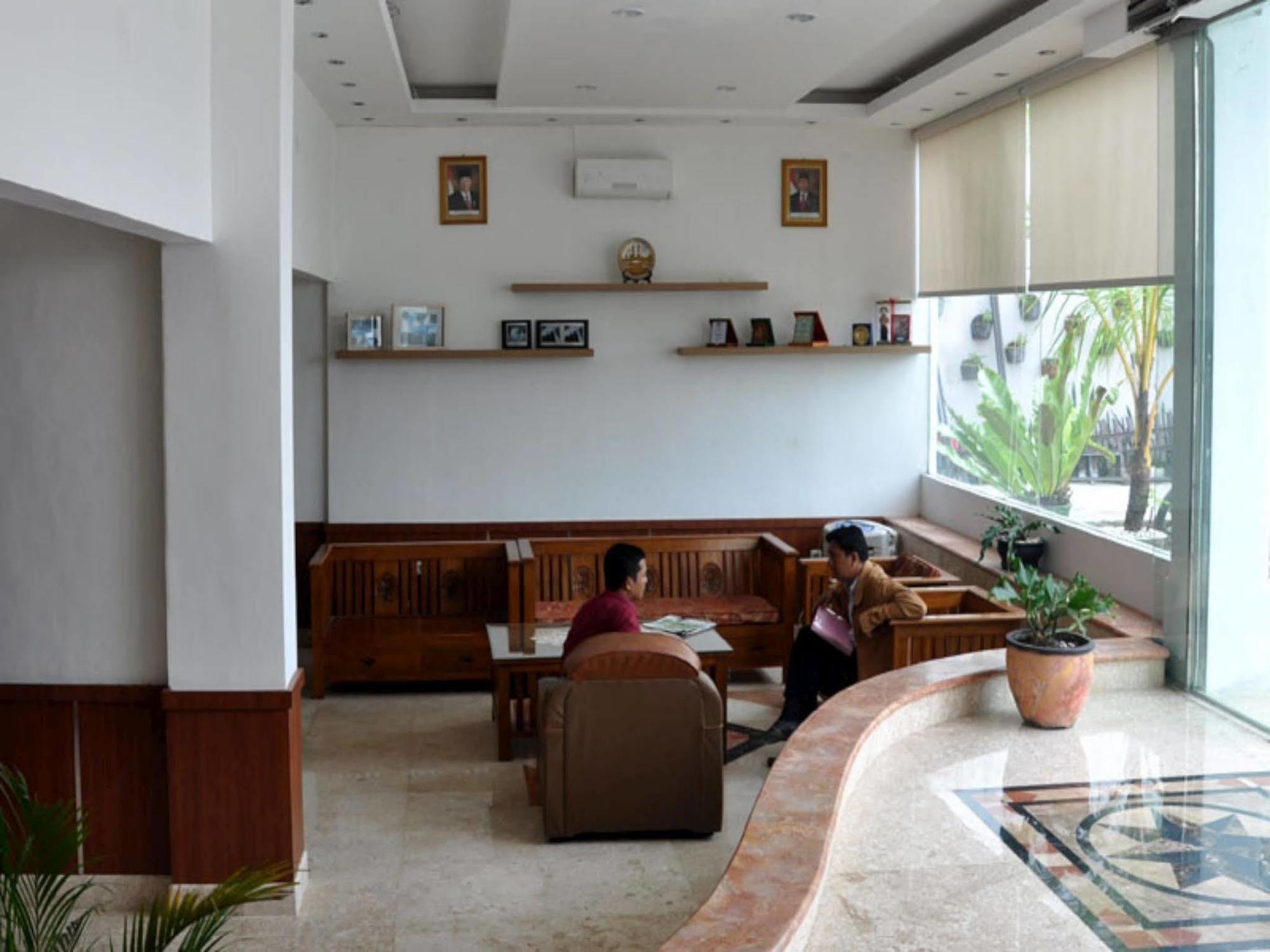 Townhouse Oak Ilir Timur I Near Ptc Mall 4*