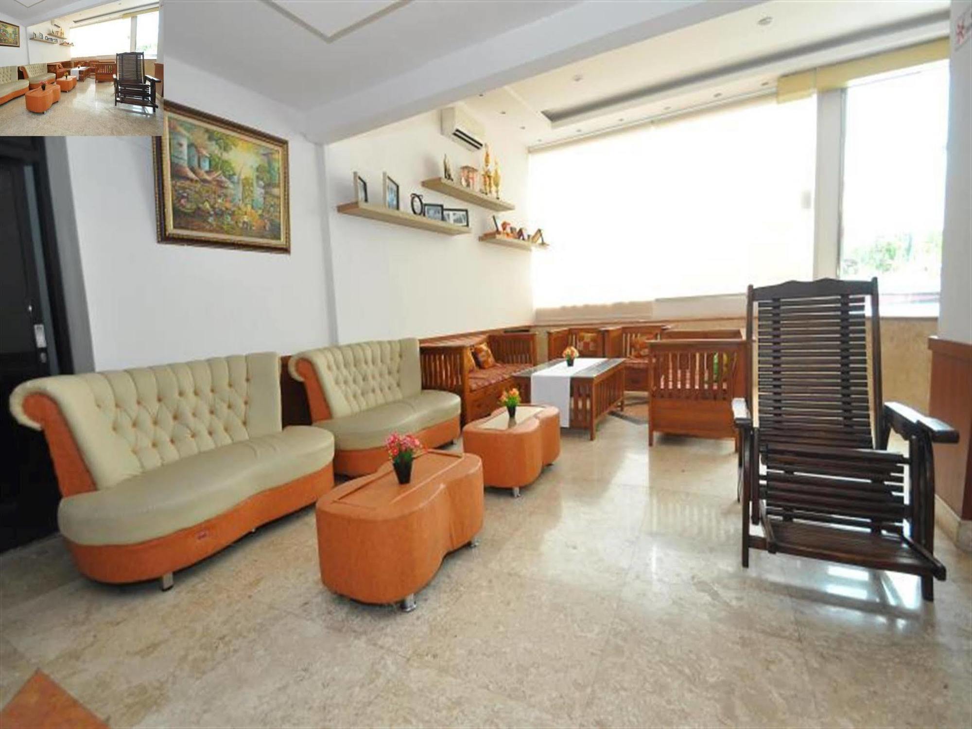 Townhouse Oak Ilir Timur I Near Ptc Mall 4*