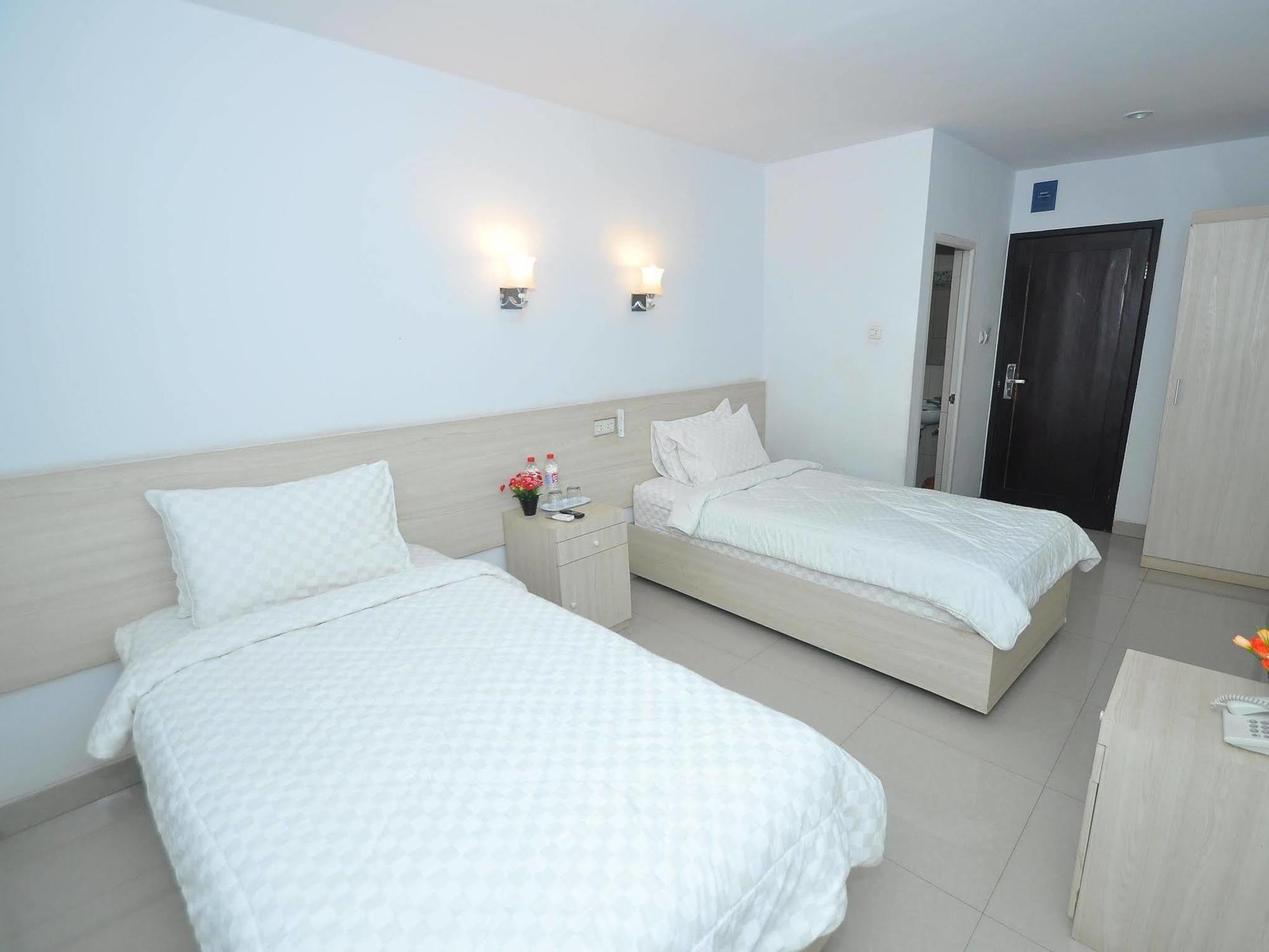 Townhouse Oak Ilir Timur I Near Ptc Mall 4*