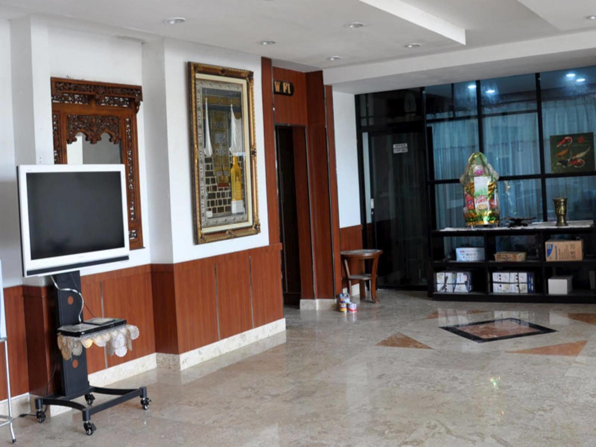 Hotel Townhouse Oak Ilir Timur I Near Ptc Mall 4*